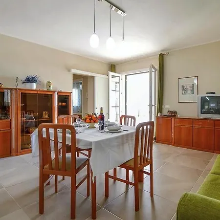 Teresa Tra Il Mare E La Campagna * מנפי