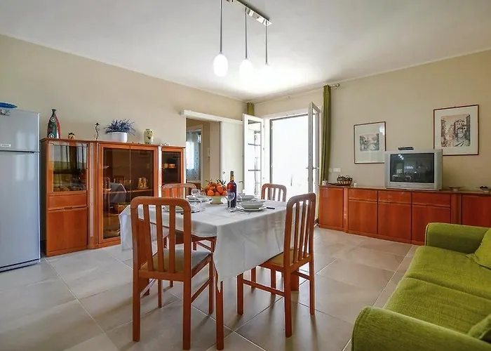 Teresa Tra Il Mare E La Campagna * מנפי