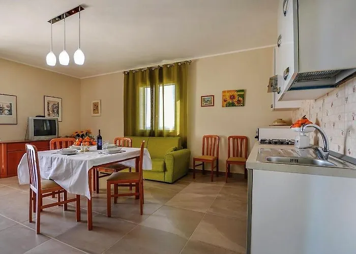 Teresa Tra Il Mare E La Campagna מנפי